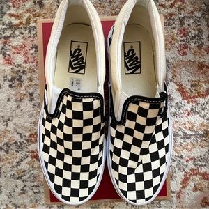 BLACK AND WHITE CHECKERED VANS